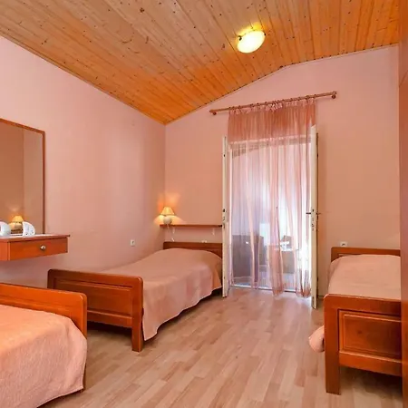 Holiday Svirce 17682 Prázdninový dům Vrbanj